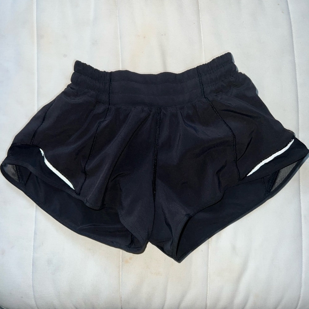 Black low rise 2.5 inch lululemon hotty hots